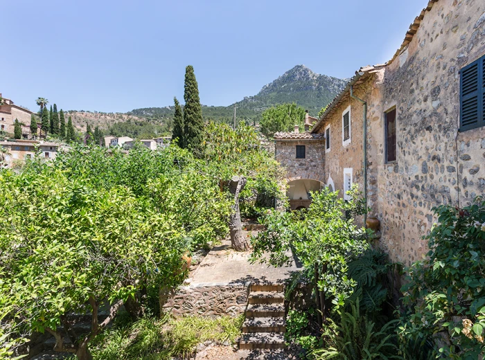 Traditionellt Deià-hem med vacker trädgård-13