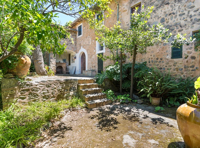 Maison traditionnelle de Deià avec de beaux jardins-1