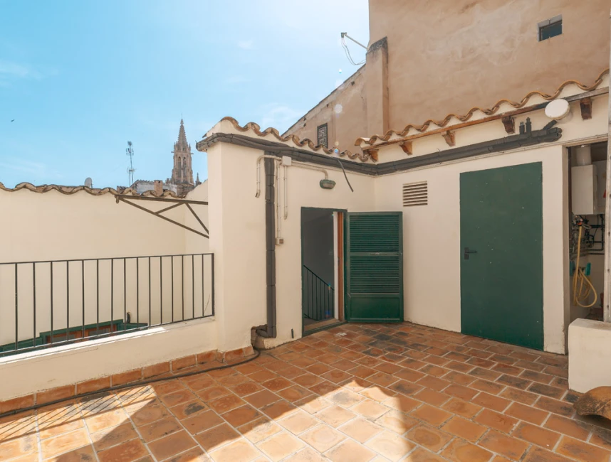 Casa con carácter con terraza, ascensor y garaje en el casco antiguo - Palma de Mallorca-3