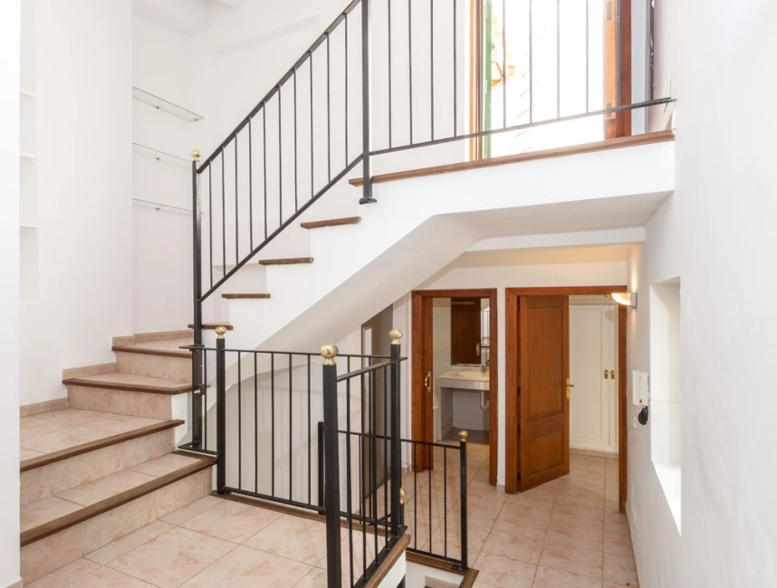 Casa amb caràcter amb terrassa, ascensor i garatge al nucli antic - Palma de Mallorca-8