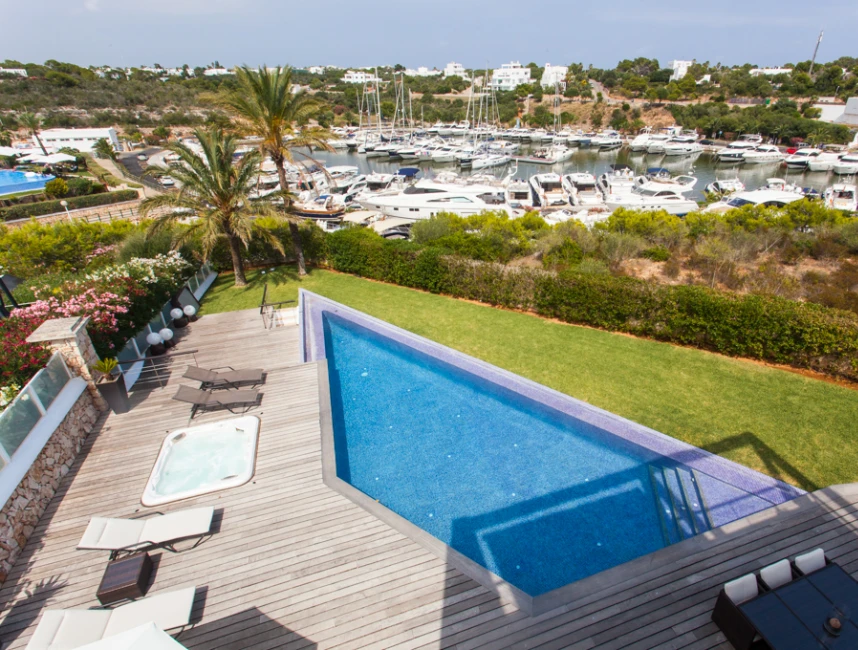 Elegante villa met zwembad met zeezicht aan de haven-2