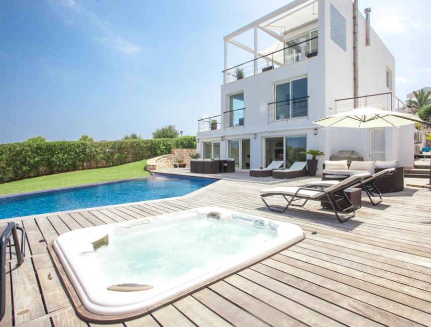 Elegante villa met zwembad met zeezicht aan de haven-1