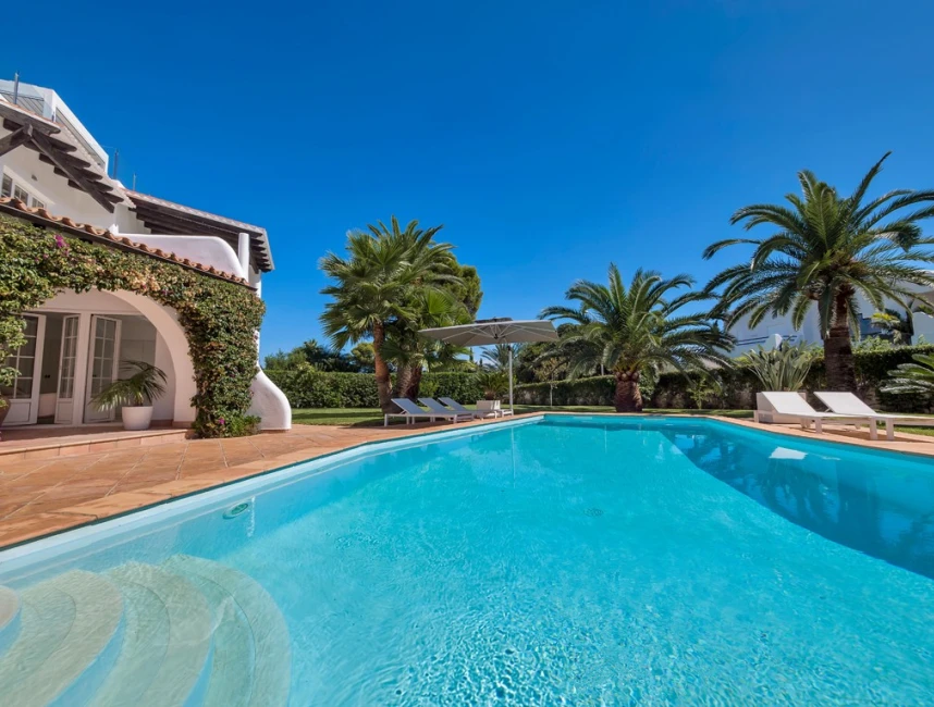 Charming villa with garden, sea views & rental licence-3