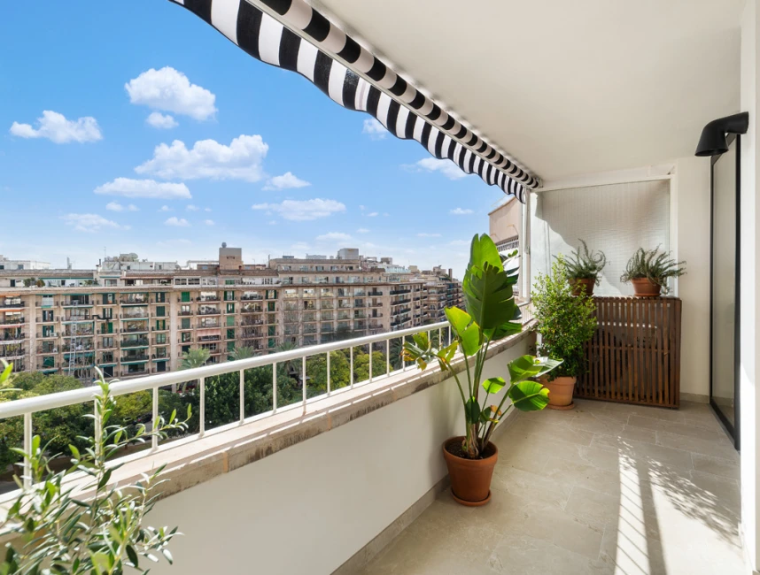 Appartement d'une élégance intemporelle avec terrasse et vue latérale sur la mer à Palma de Mallorca - City Centre-2