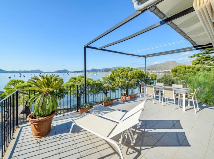 Spectacular Seafront Apartment in Puerto Pollensa-1