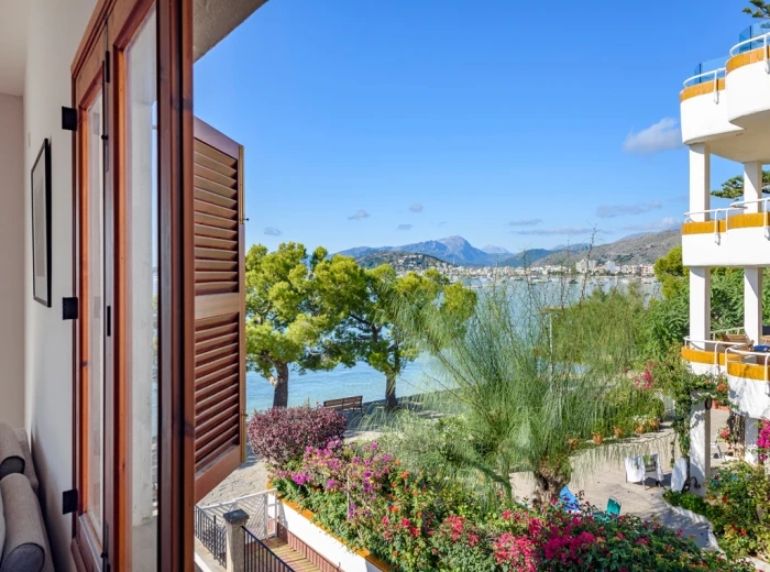 Spectacular Seafront Apartment in Puerto Pollensa-11
