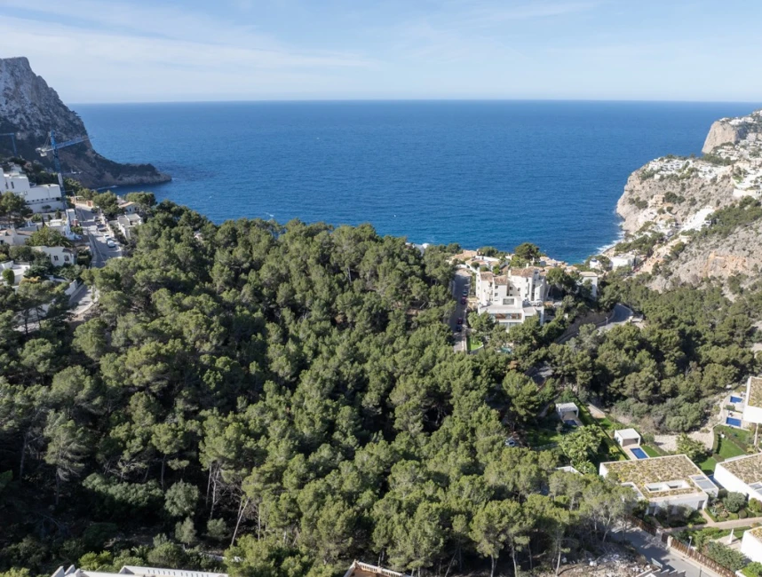 Building plot with license in Cala Llamp: Luxury villa with pool and partial sea views-6