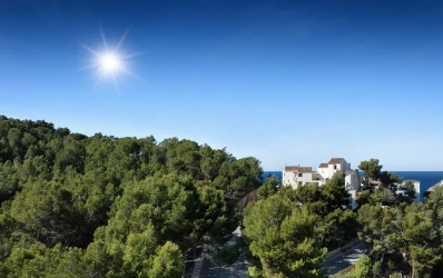 Solar edificable con licencia de obra en Cala Llamp: Villa de lujo con piscina y vistas panoramicas