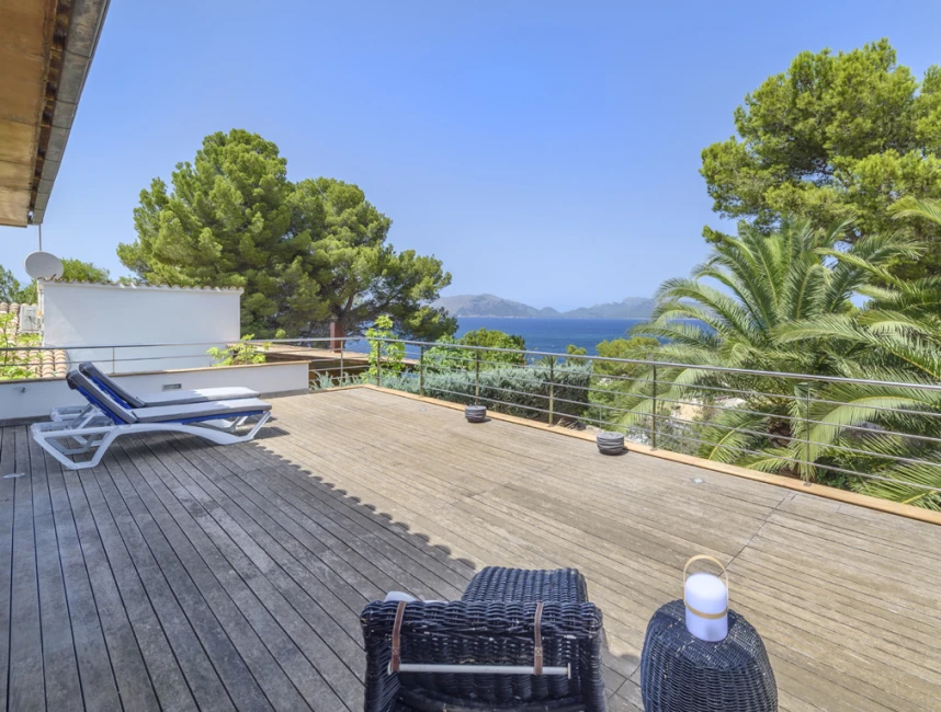 Splendida villa con vista ininterrotta sul mare-2