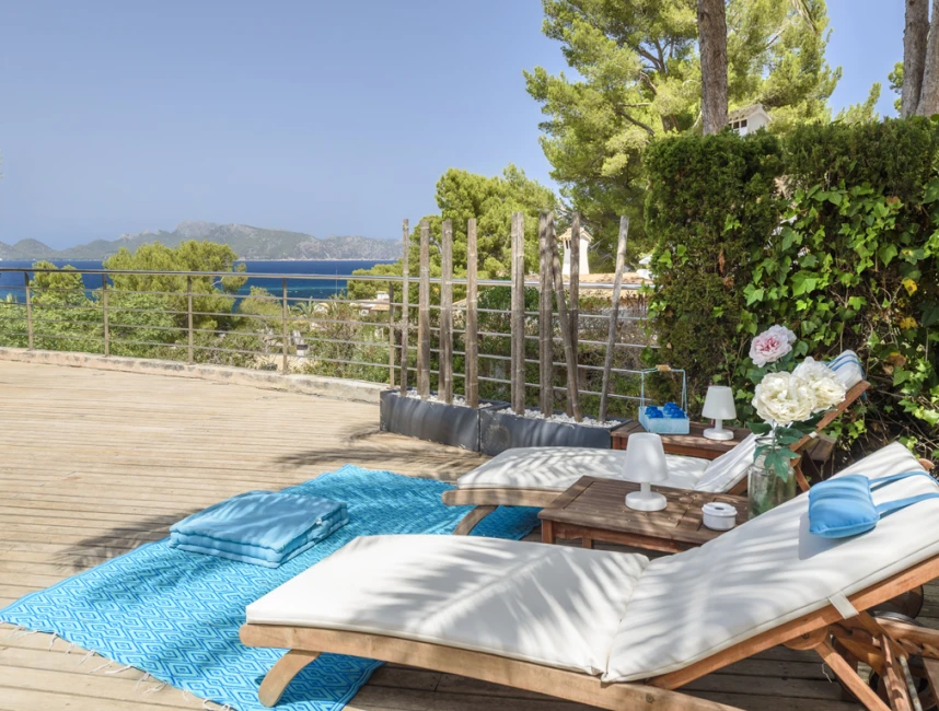 Beautiful villa with uninterrupted sea views-4