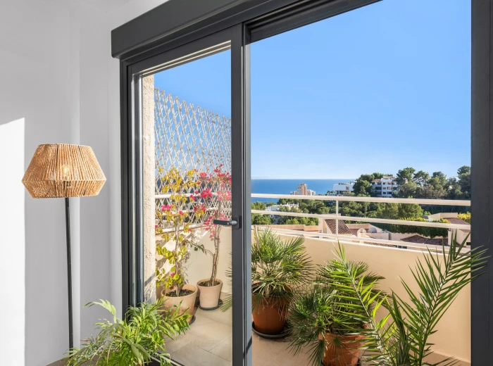 Apartament renovat amb impressionants vistes a la mar-8