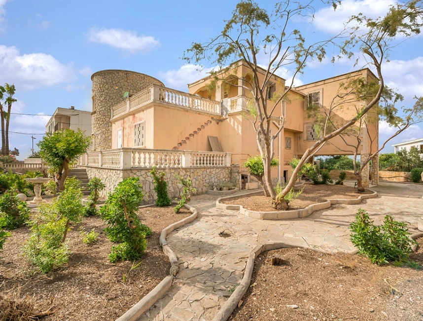 Chalet soleggiato con ampio giardino da ristrutturare, Can Pastilla - Palma di Maiorca-1