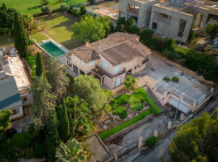 Villa in need of renovation with golf views-19