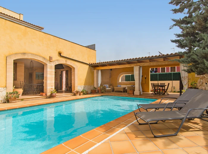 Large Mediterranean villa with pool in Las Palmeras-18