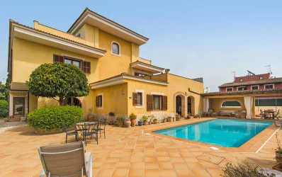 Große mediterrane Villa mit Pool in Las Palmeras