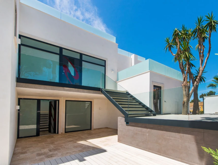 Moderne villa met uitzicht op zee-1