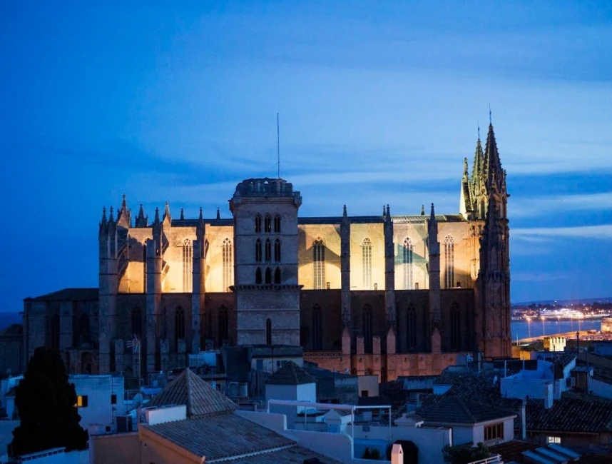 Historic building with three exceptional apartments in Palma-21