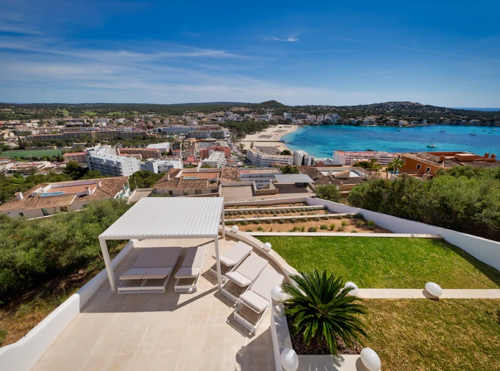 Modern villa with spectacular sea views-19