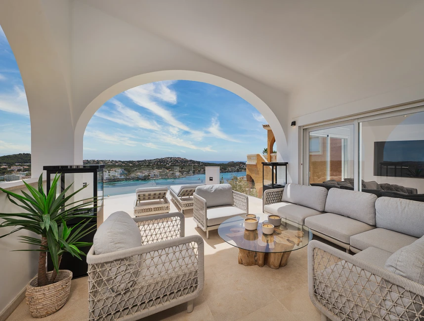 Moderne villa met spectaculair uitzicht op zee-2