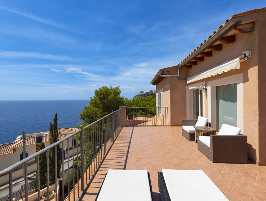 Villa mediterránea con vistas al mar y licencia vacacional-13