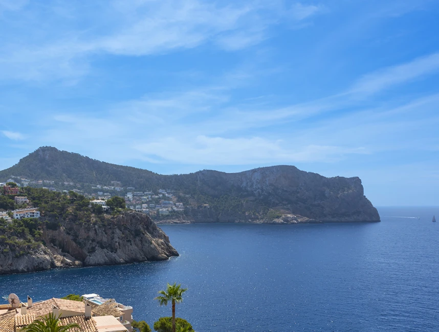 Villa mediterránea con vistas al mar y licencia vacacional-10