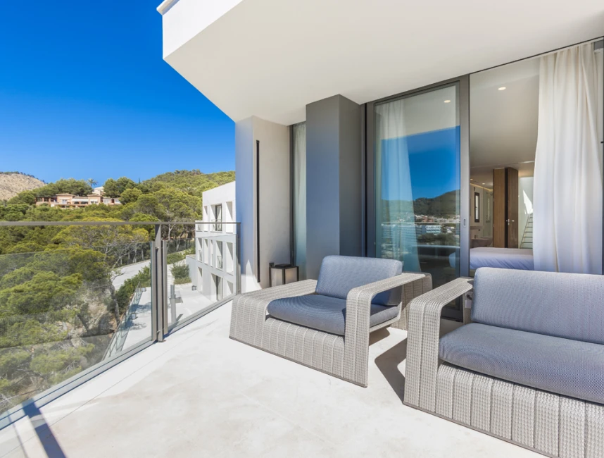 Villa im minimalistischen Stil mit Meerzugang-24