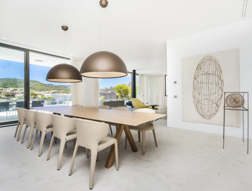 Nieuwe villa in minimalistische stijl met toegang tot de zee-4