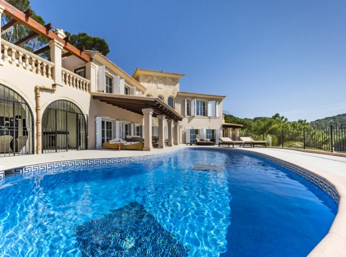 Villa with panoramic sea views-18