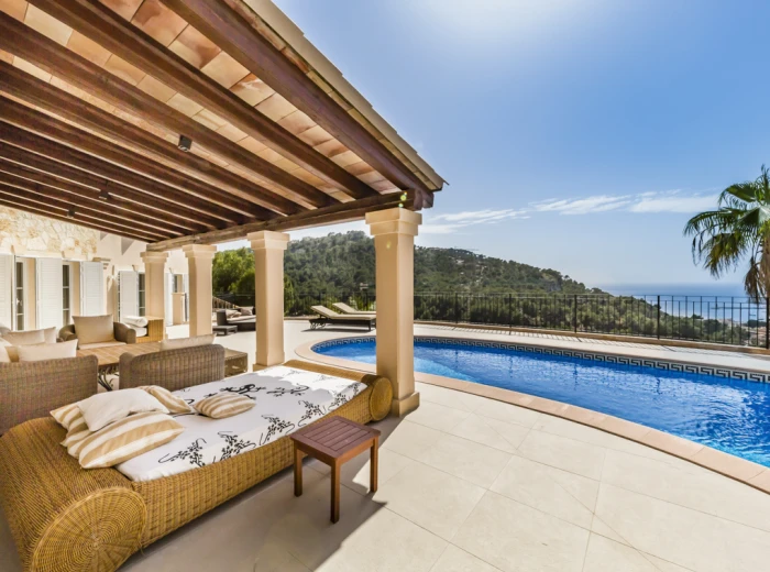 Villa with panoramic sea views-17