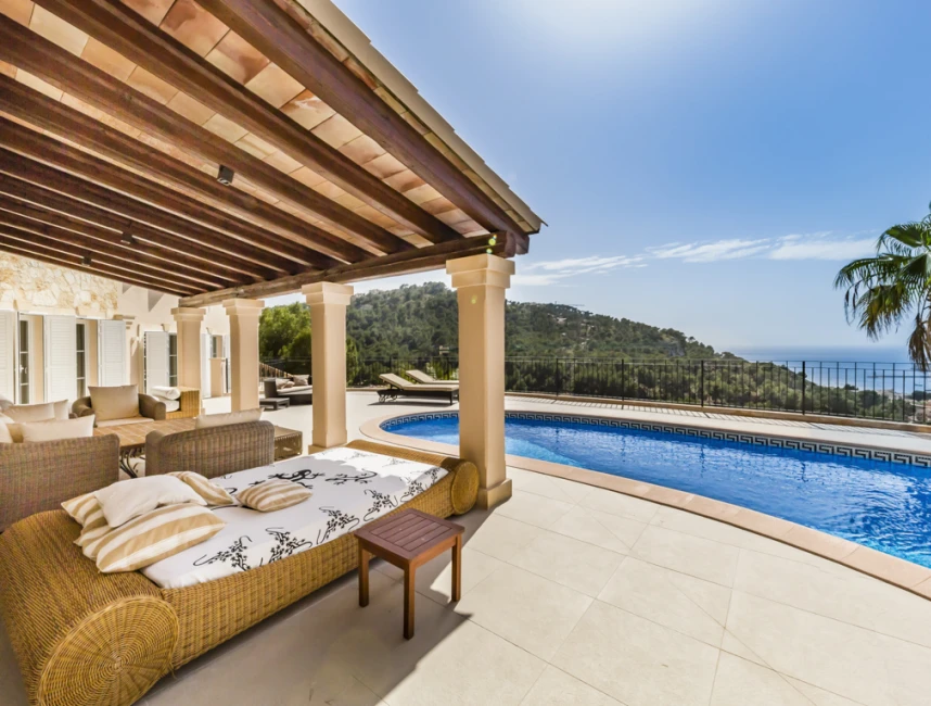 Villa with panoramic sea views-17