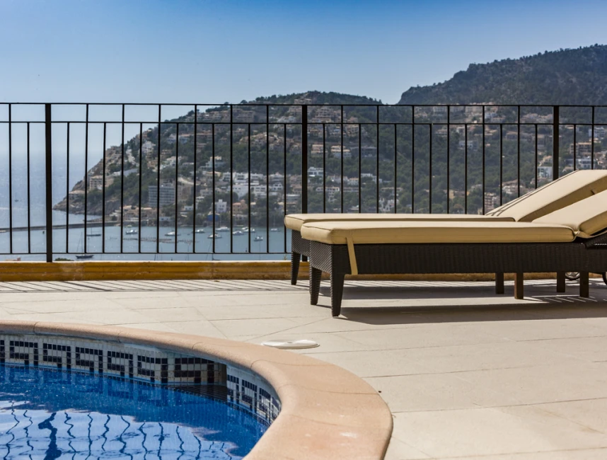 Villa with panoramic sea views-21