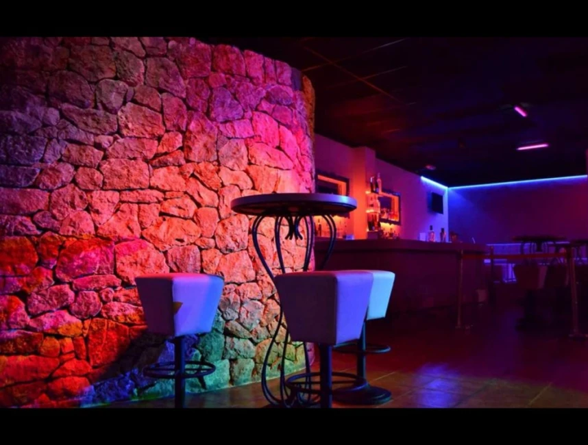 Erstklassiger Nachtclub in Peguara-5