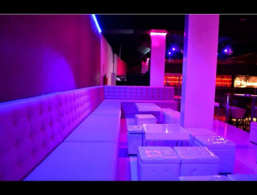 Erstklassiger Nachtclub in Peguara-10