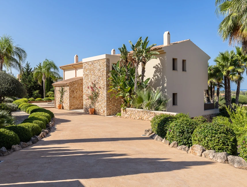 Luxury villa with panoramic views of the bay of Palma-3