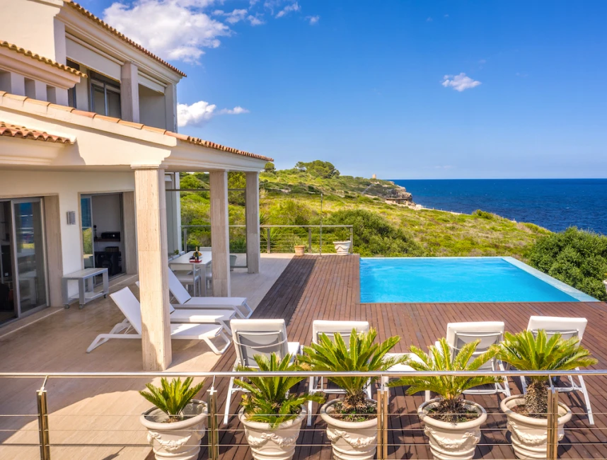 Modern villa by the sea with rental licence-1