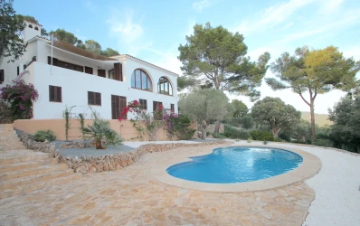 Villa style country home with great sea views near Son Servera