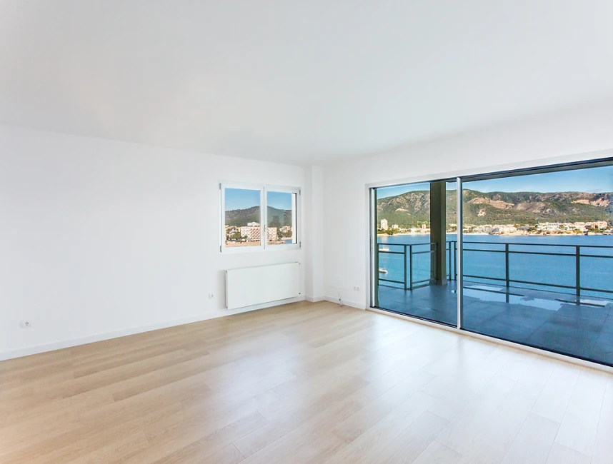 Refurbished apartment with sea views-2