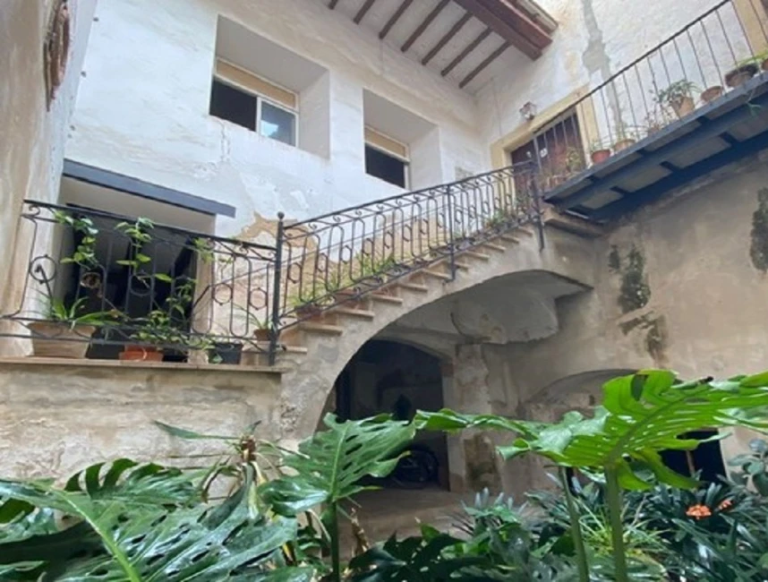 Te renoveren Mallorquijns paleis met patio in de oude stad - Palma de Mallorca-1