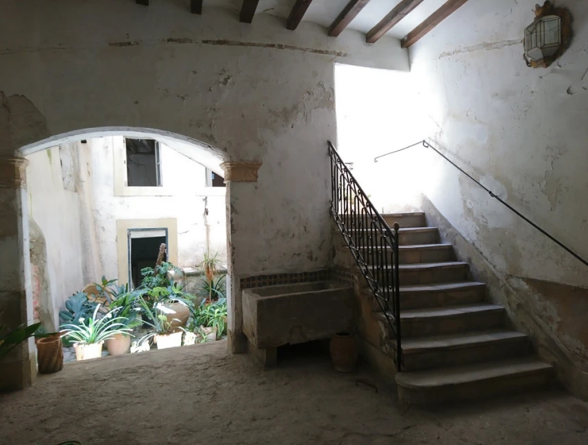 Mallorquinskt palats med uteplats att renovera i Gamla stan - Palma de Mallorca-4