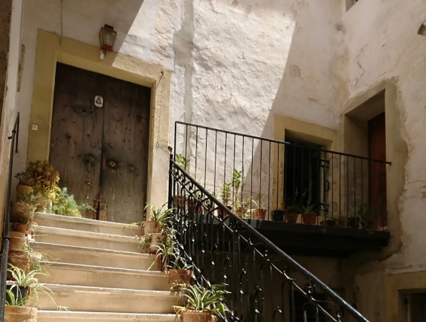Mallorquinskt palats med uteplats att renovera i Gamla stan - Palma de Mallorca-9