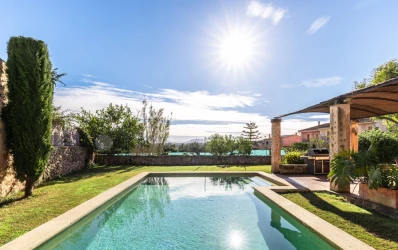 Prachtig herenhuis met tuin, zwembad en uitzicht in Santa Eugenia