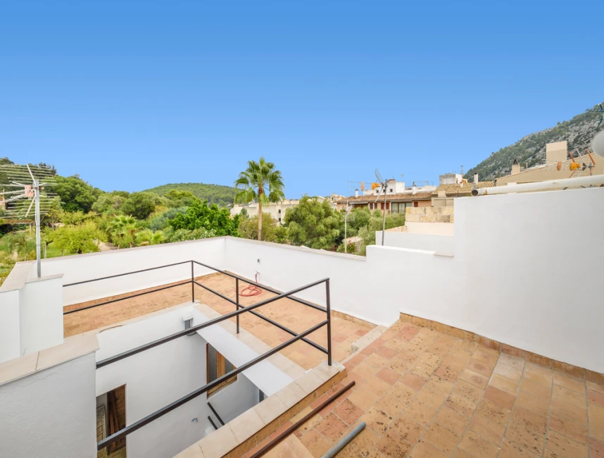 Partially renovated townhouse in Pollensa-1