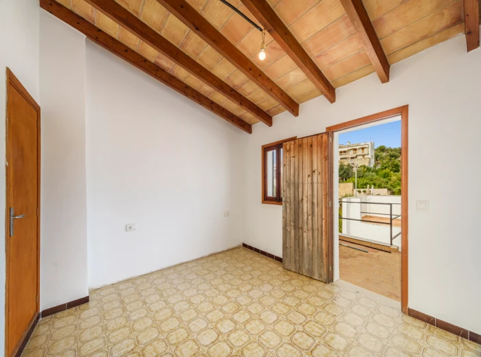 Partially renovated townhouse in Pollensa-6