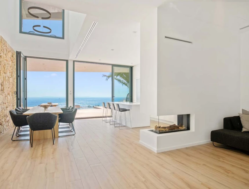 Elegant nybyggd villa i första strandlinjen i Cala Pi-6