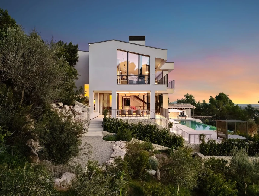 Spektakulär modern villa med utsikt över Palmabukten-50
