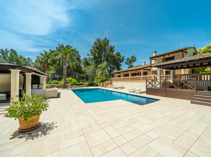 Classic villa with pool and garden in Son Vida, Palma de Mallorca-23