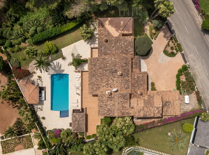 Classic villa with pool and garden in Son Vida, Palma de Mallorca-26