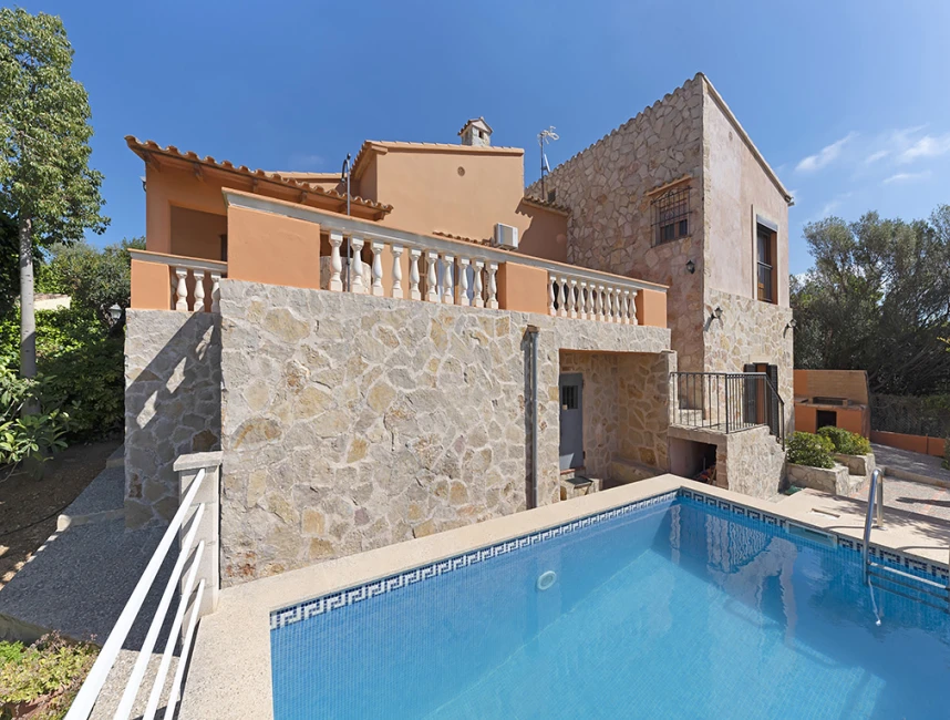 Charmante villa familiale avec jardin méditerranéen à Esporles-1