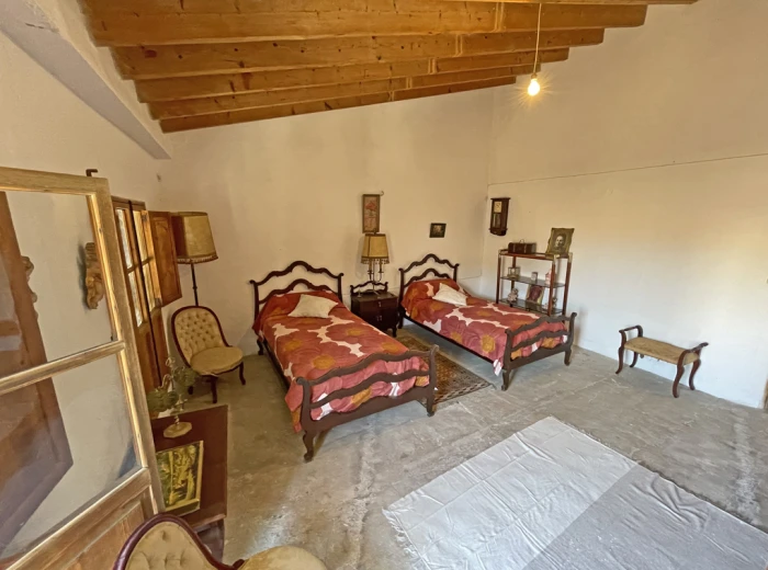 Townhouse with lots of character in Alaró-13