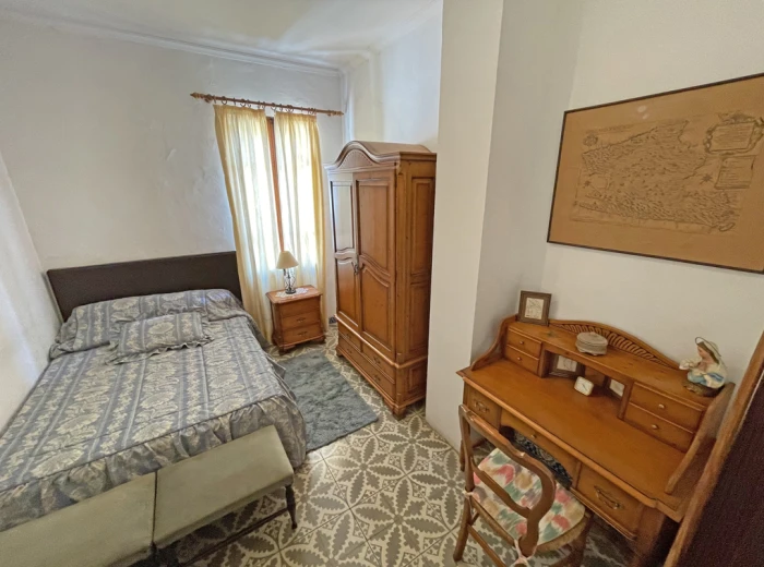 Townhouse with lots of character in Alaró-11